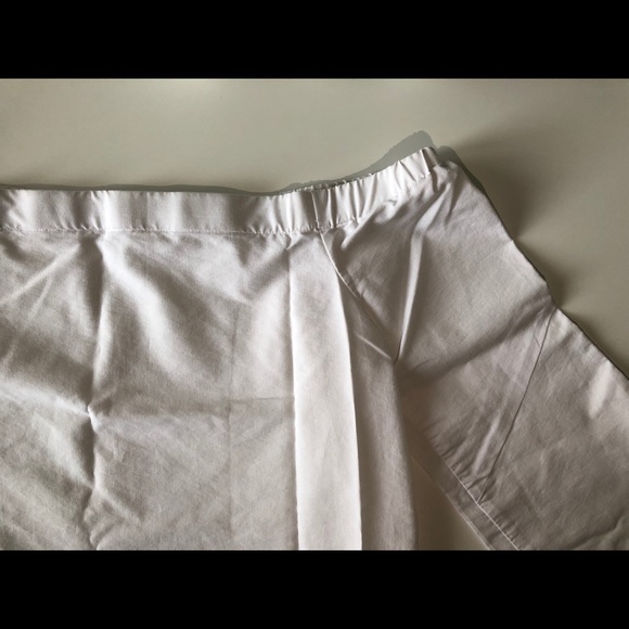 Off-The-Shoulder Blouse - Picture 2 of 2